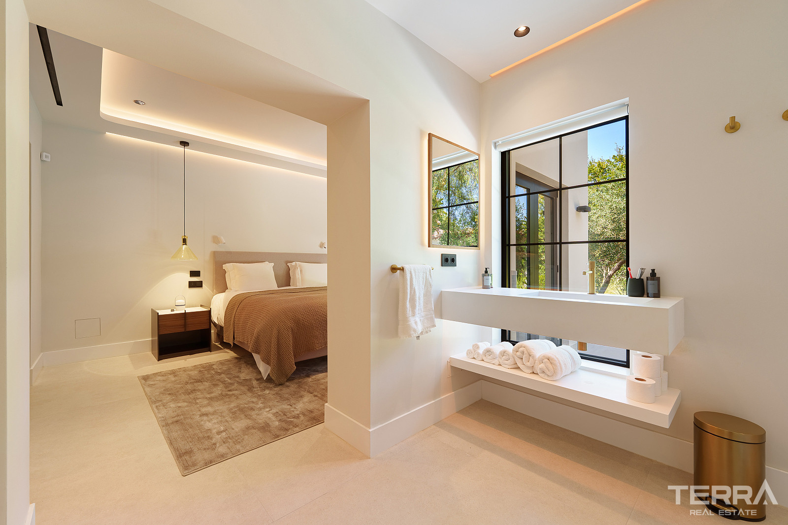 Villa with Private Pool for Sale in Marbella, Costa del Sol, Spain - 119499