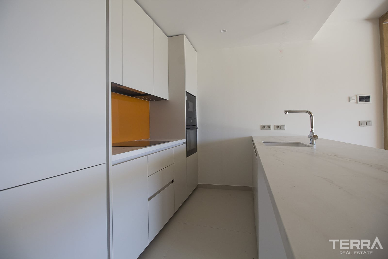 Sea View Apartment for Sale in Fuengirola, Costa del Sol, Spain - 120692