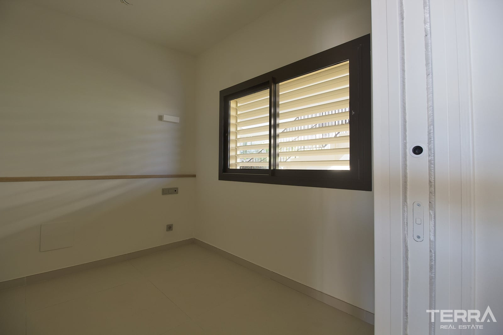 Sea View Apartment for Sale in Fuengirola, Costa del Sol, Spain - 120695