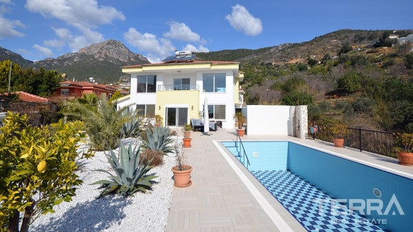 Exclusive Villa , komplett eingerichtet in Oba, Alanya
