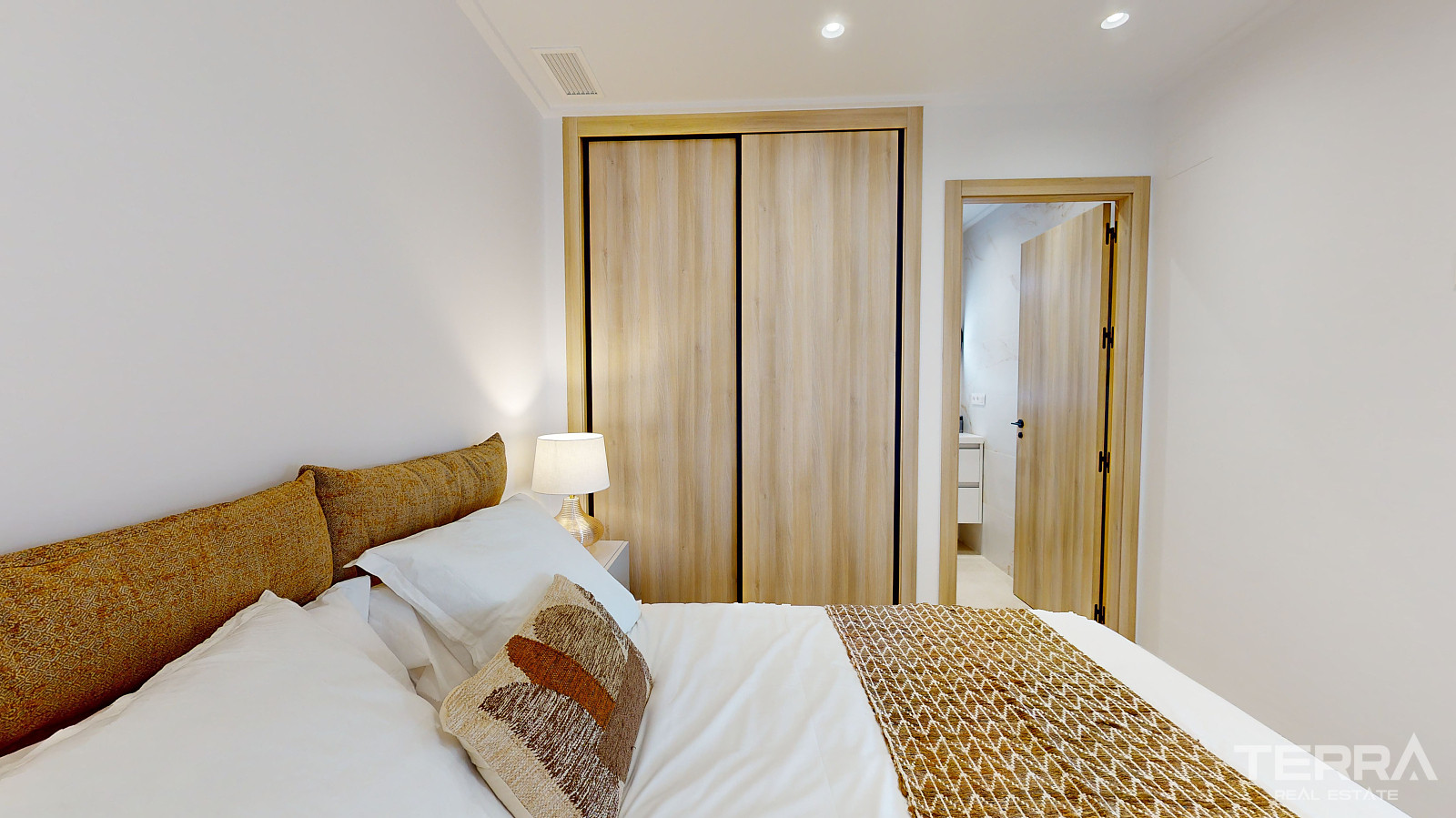 Luxury Apartments for Sale in El Raso, Costa Blanca, Spain - 121943