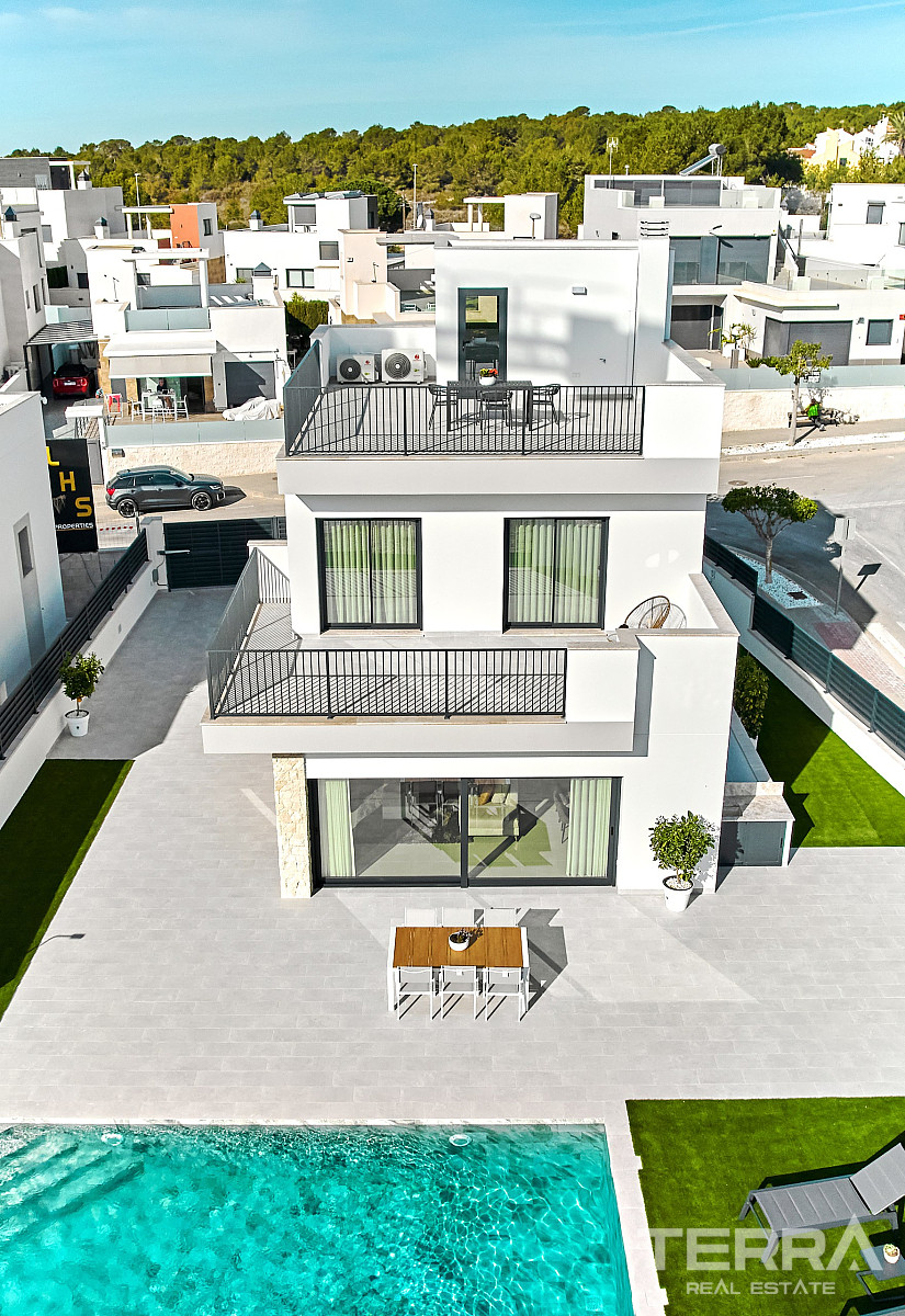 Detached Villas for Sale in San Miguel de Salinas, Costa Blanca, Spain - 123575