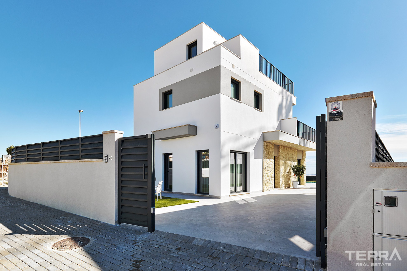 Detached Villas for Sale in San Miguel de Salinas, Costa Blanca, Spain - 123583