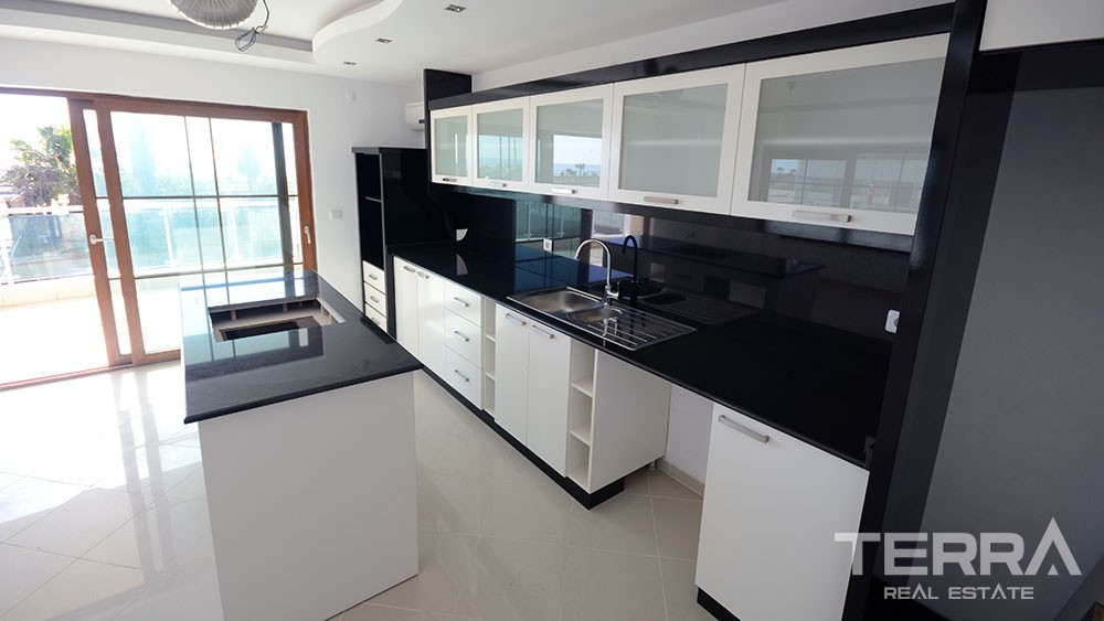 Beachfront apartment for sale in Kestel, Alanya - 7550