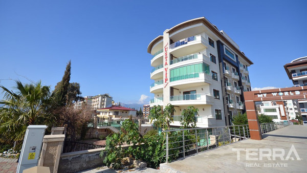 Große Strand-Wohnung zum Verkauf in Kestel, Alanya