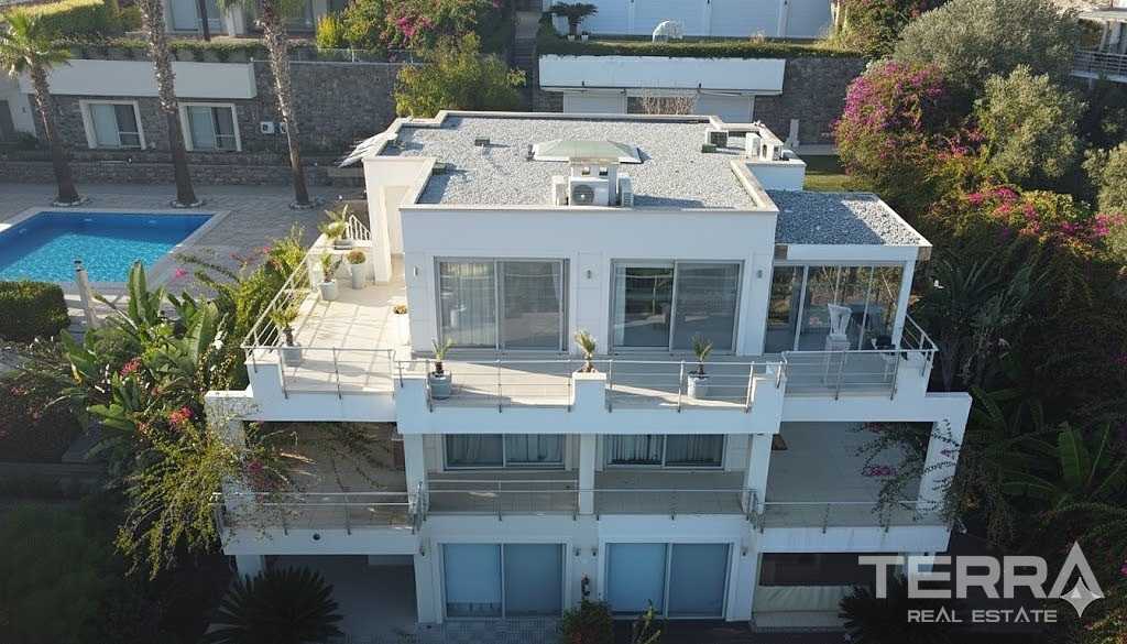 Muğla, Bodrum'da Deniz Manzaralı Satılık Mobilyalı Daire - 130429
