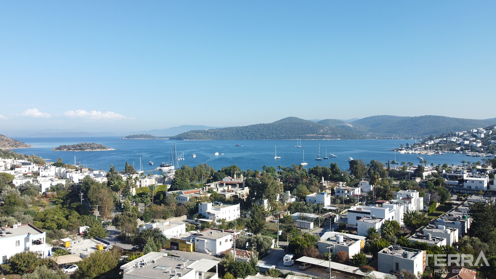 Muğla, Bodrum'da Deniz Manzaralı Satılık Mobilyalı Daire - 130432
