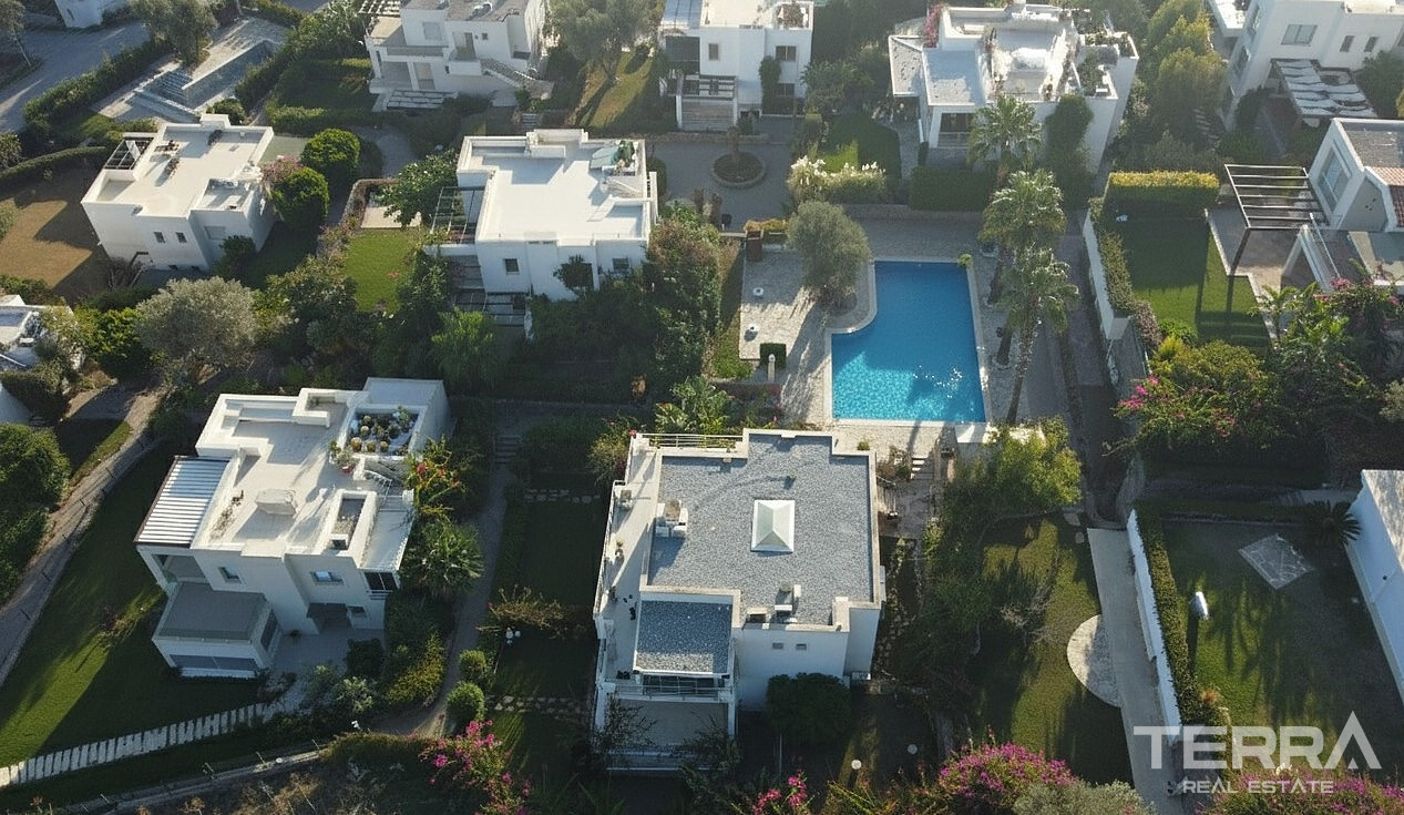 Muğla, Bodrum'da Deniz Manzaralı Satılık Mobilyalı Daire - 130433
