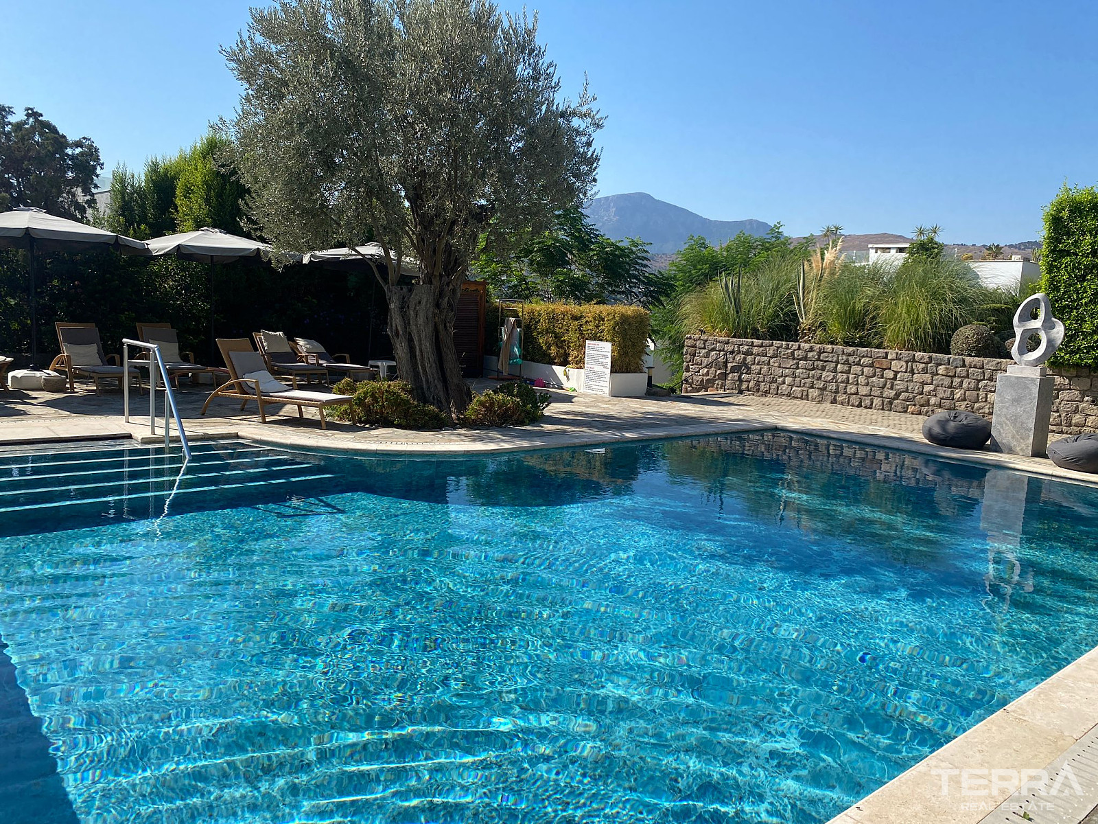 Muğla, Bodrum'da Deniz Manzaralı Satılık Mobilyalı Daire - 130434