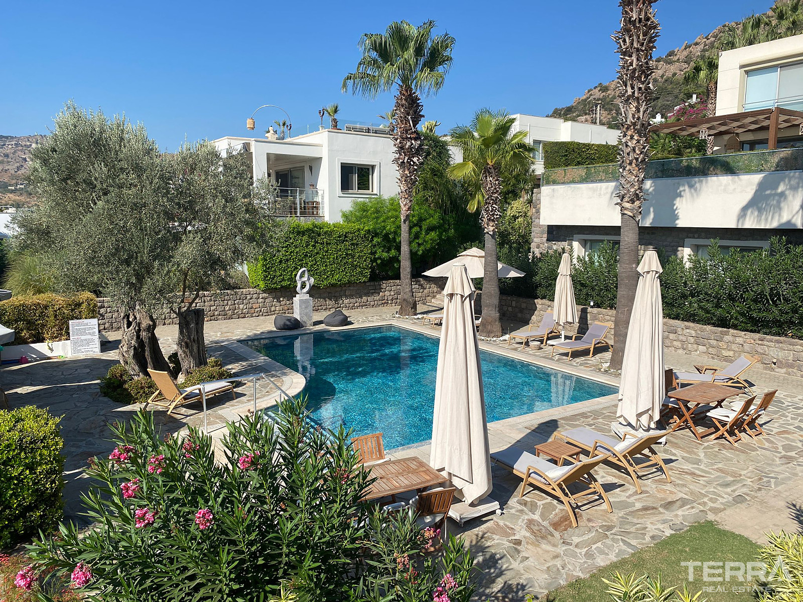 Muğla, Bodrum'da Deniz Manzaralı Satılık Mobilyalı Daire - 130441