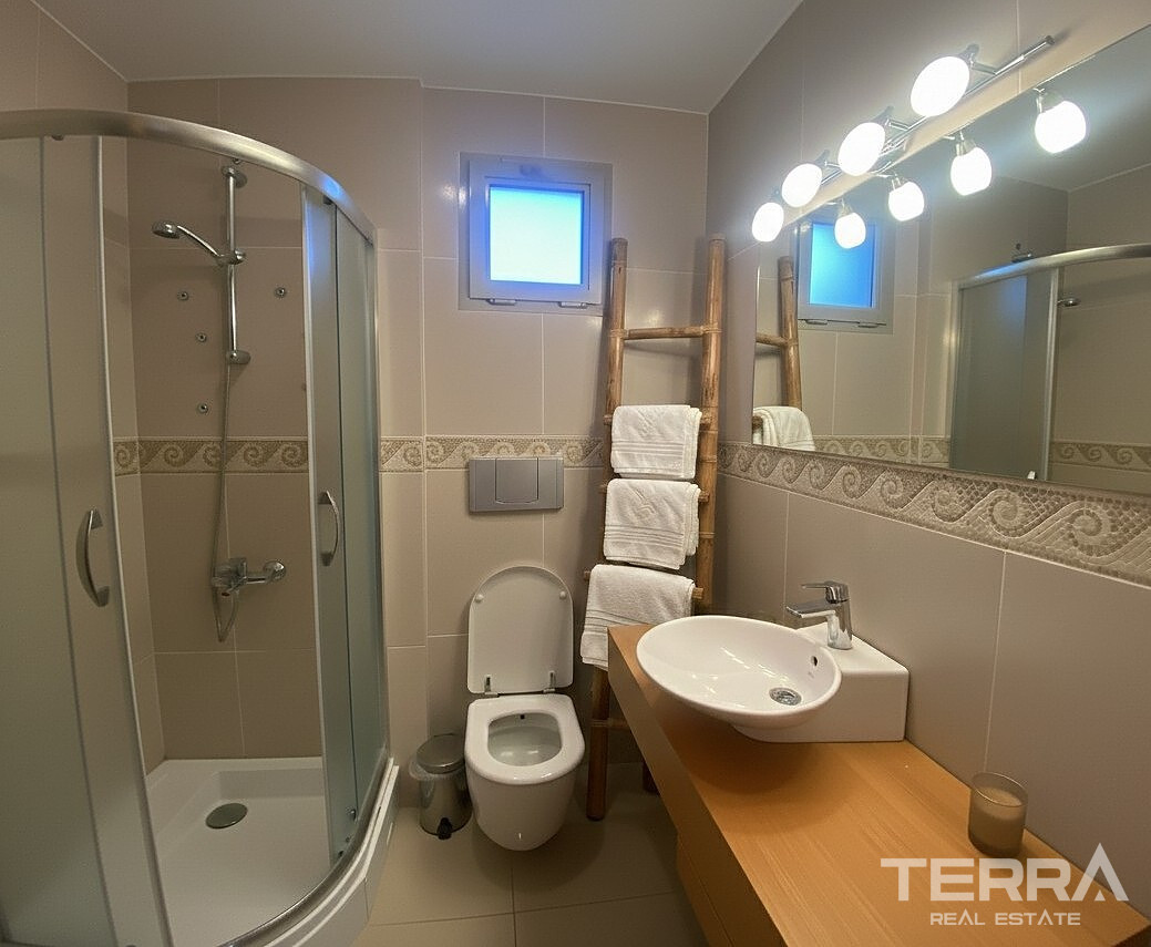 Muğla, Bodrum'da Deniz Manzaralı Satılık Mobilyalı Daire - 130466