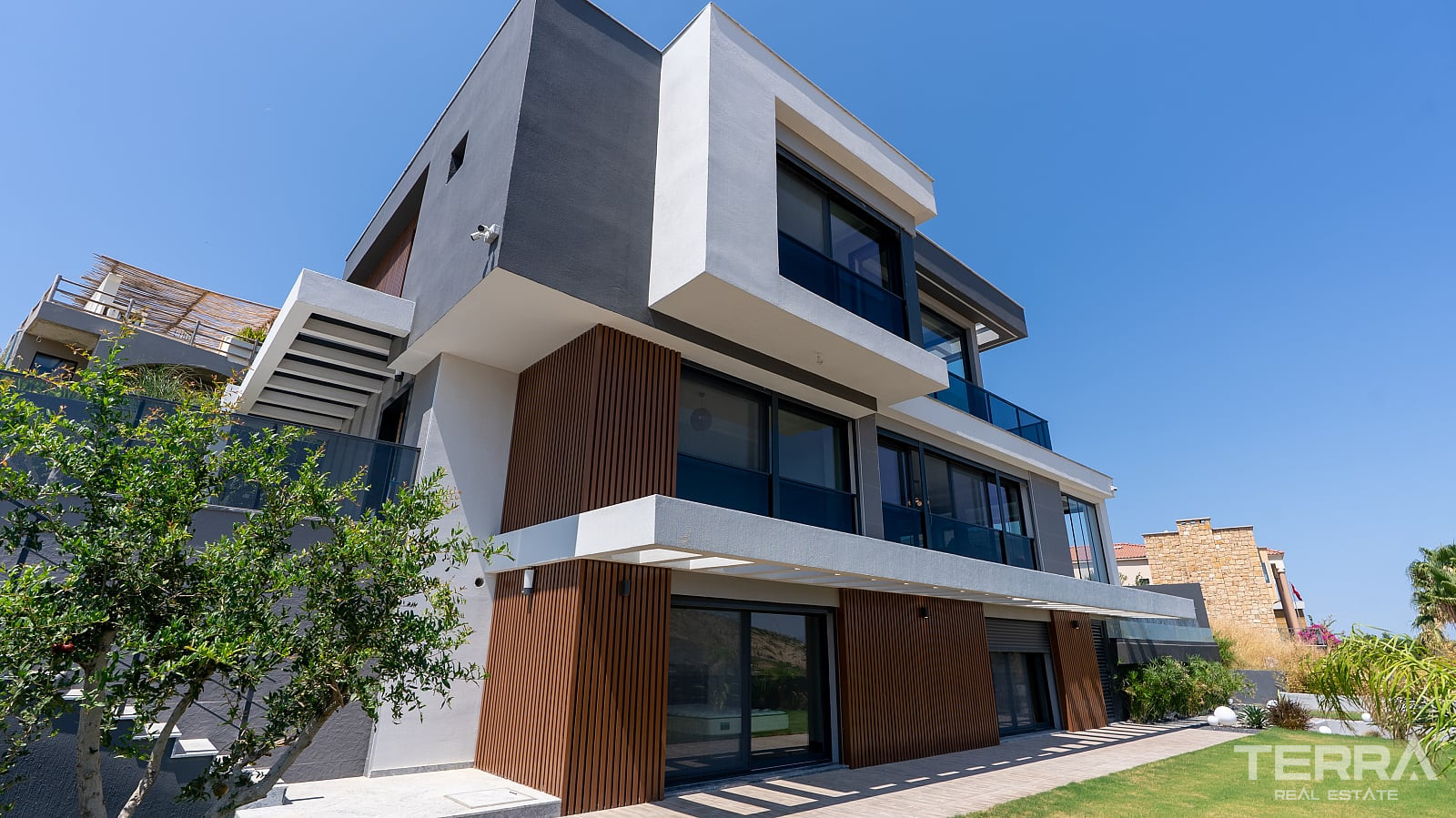 Detached Villa for Sale in Çeşme, İzmir, Turkey - 131606