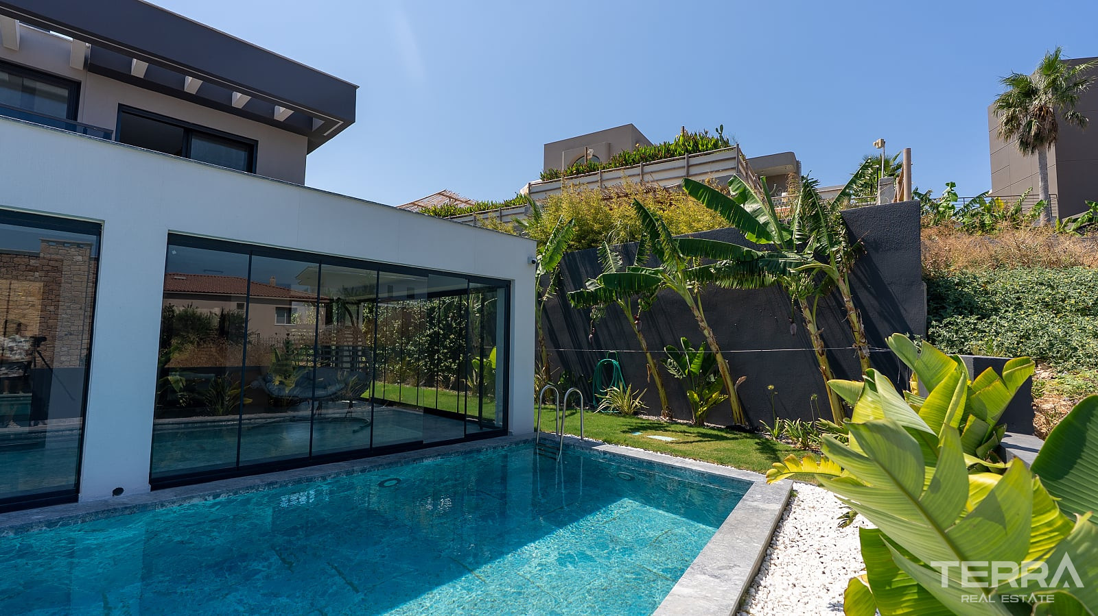 Detached Villa for Sale in Çeşme, İzmir, Turkey - 131610