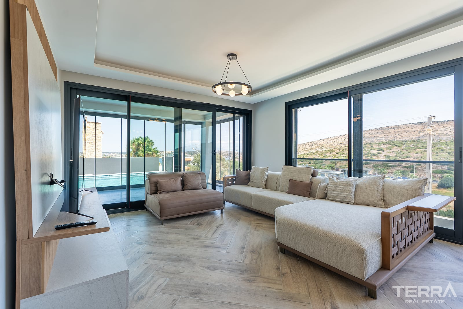 Detached Villa for Sale in Çeşme, İzmir, Turkey - 131624
