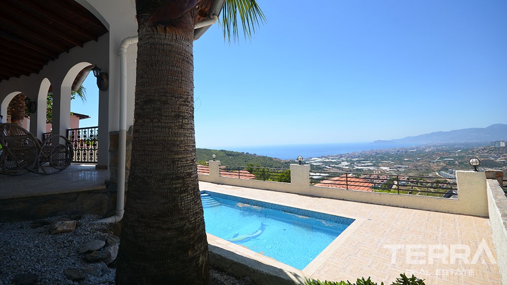 Sea view villa with private swimming pool in Alanya, Kargicak - 8937