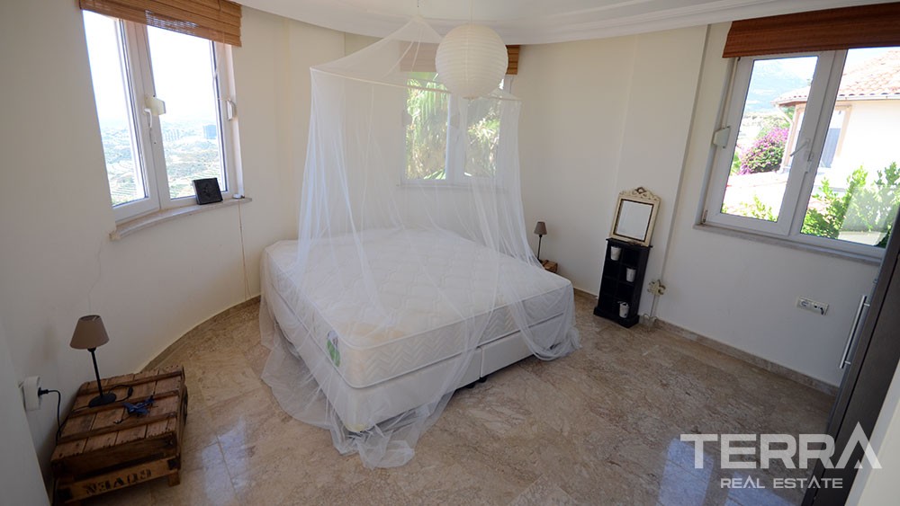 Sea view villa with private swimming pool in Alanya, Kargicak - 8947