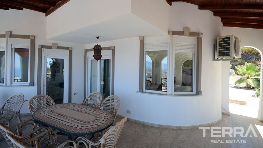 Sea view villa with private swimming pool in Alanya, Kargicak - 8952