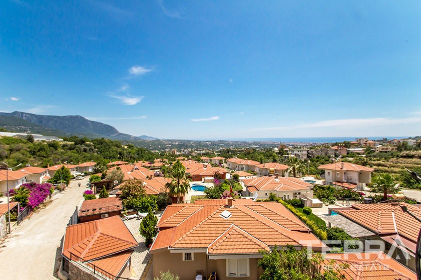 Villa with private swimming pool for sale in Alanya, Oba - 9040
