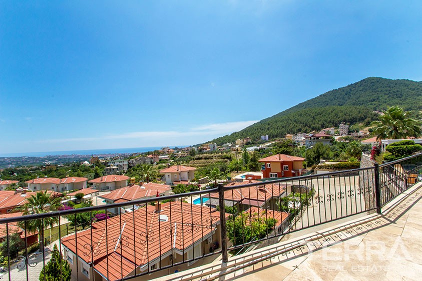 Villa with private swimming pool for sale in Alanya, Oba - 9042