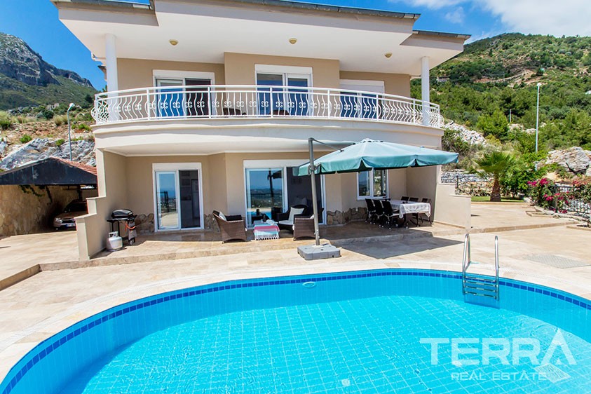 Villa with private swimming pool for sale in Alanya, Oba - 9043