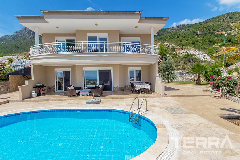 Villa with private swimming pool for sale in Alanya, Oba - 9044