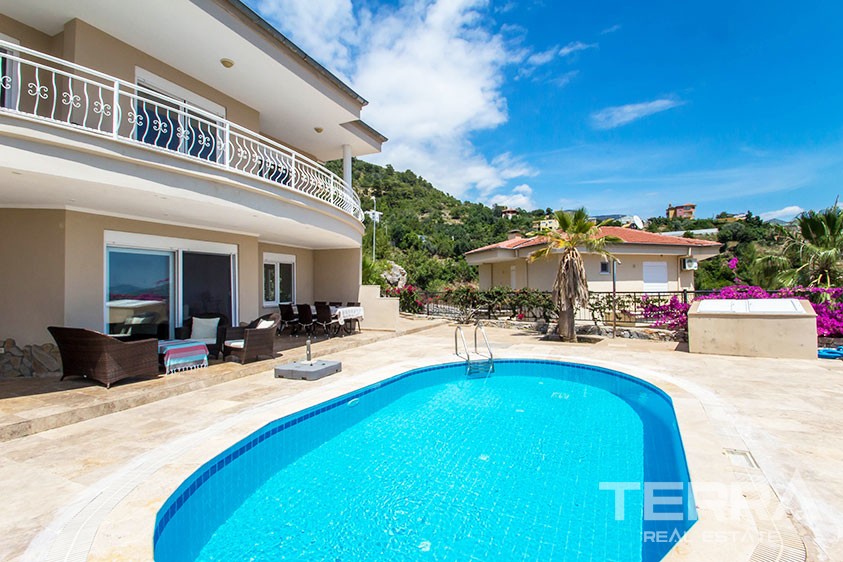 Villa with private swimming pool for sale in Alanya, Oba - 9046
