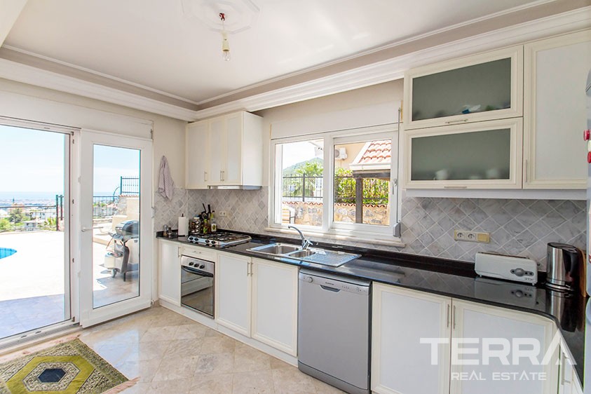 Villa with private swimming pool for sale in Alanya, Oba - 9052