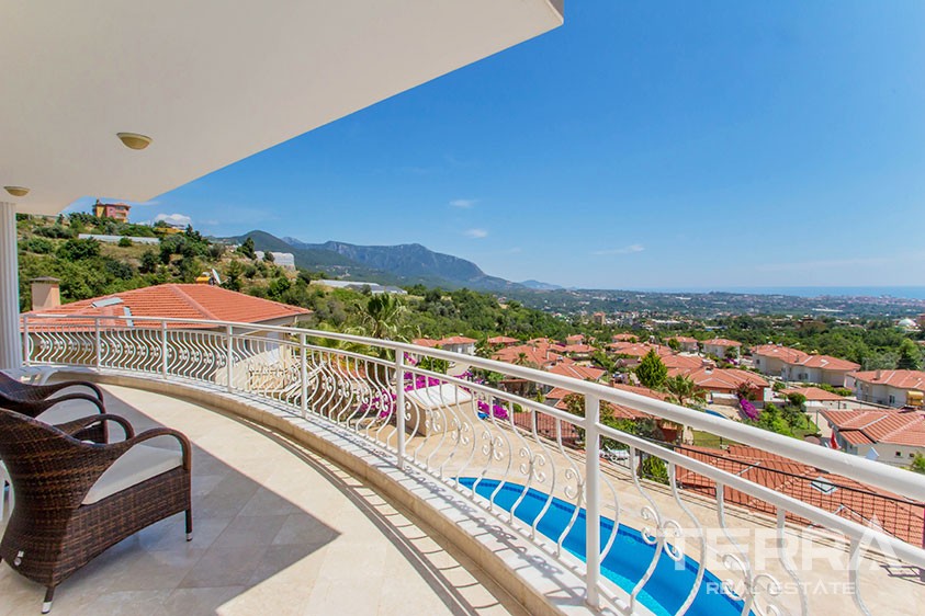 Villa with private swimming pool for sale in Alanya, Oba - 9058