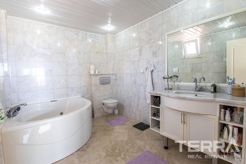 Villa with private swimming pool for sale in Alanya, Oba - 9067