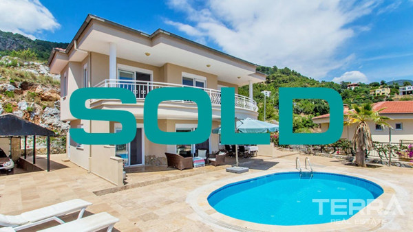 Villa with private swimming pool for sale in Alanya, Oba
