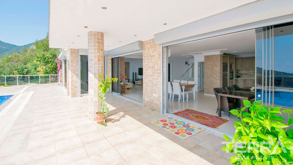 Villa for Sale in Alanya with a spectacular sea view - 9426