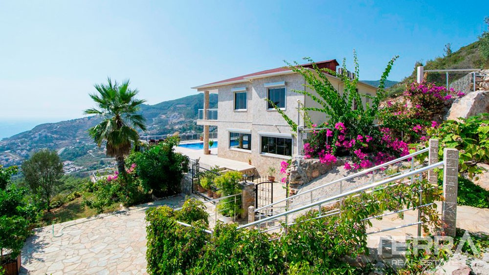 Villa for Sale in Alanya with a spectacular sea view - 9428