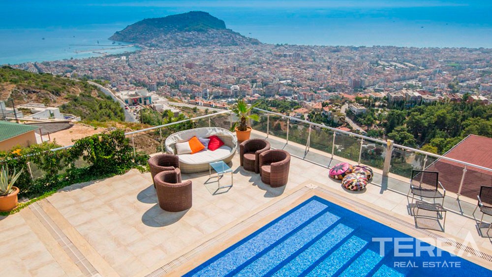 Villa for Sale in Alanya with a spectacular sea view - 9435