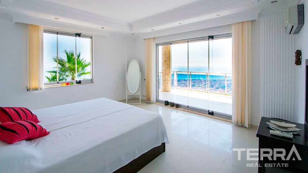 Villa for Sale in Alanya with a spectacular sea view - 9443