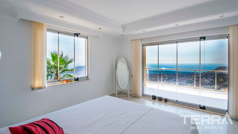 Villa for Sale in Alanya with a spectacular sea view - 9445