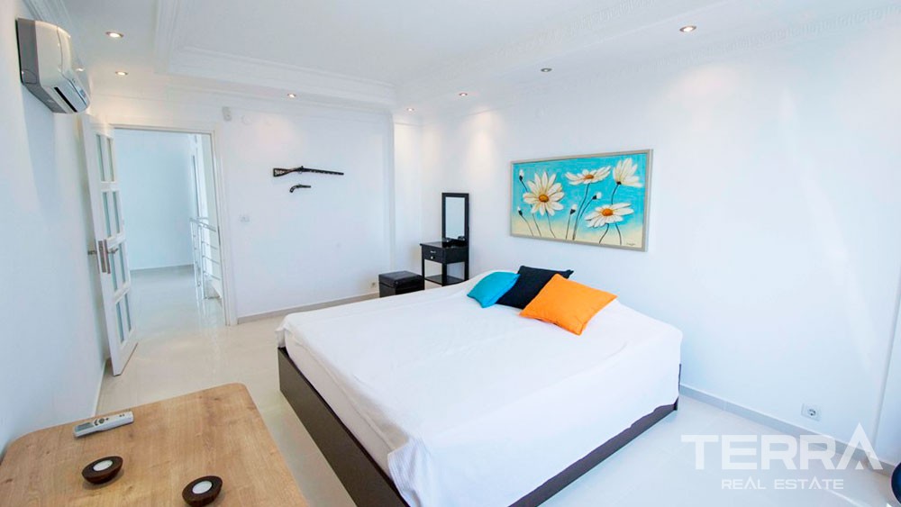 Villa for Sale in Alanya with a spectacular sea view - 9446