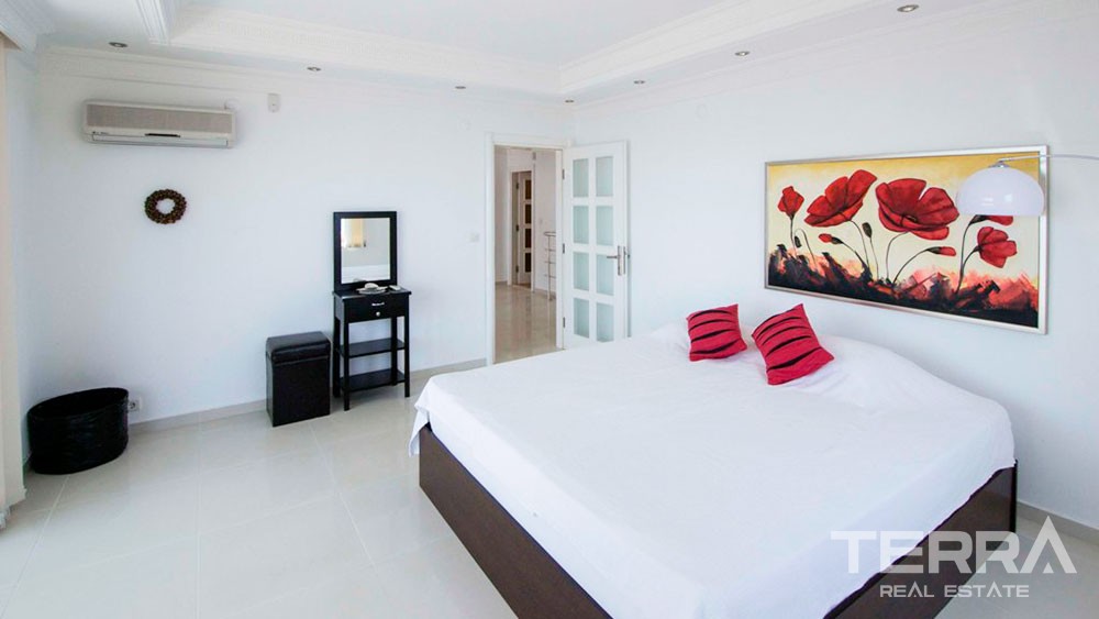 Villa for Sale in Alanya with a spectacular sea view - 9447
