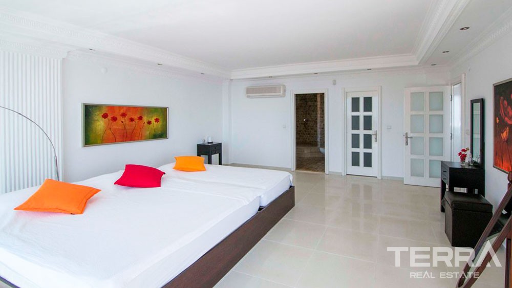 Villa for Sale in Alanya with a spectacular sea view - 9451