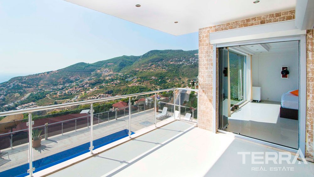 Villa for Sale in Alanya with a spectacular sea view - 9459