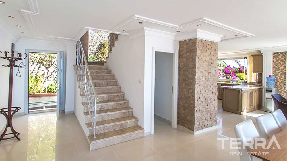 Villa for Sale in Alanya with a spectacular sea view - 9467