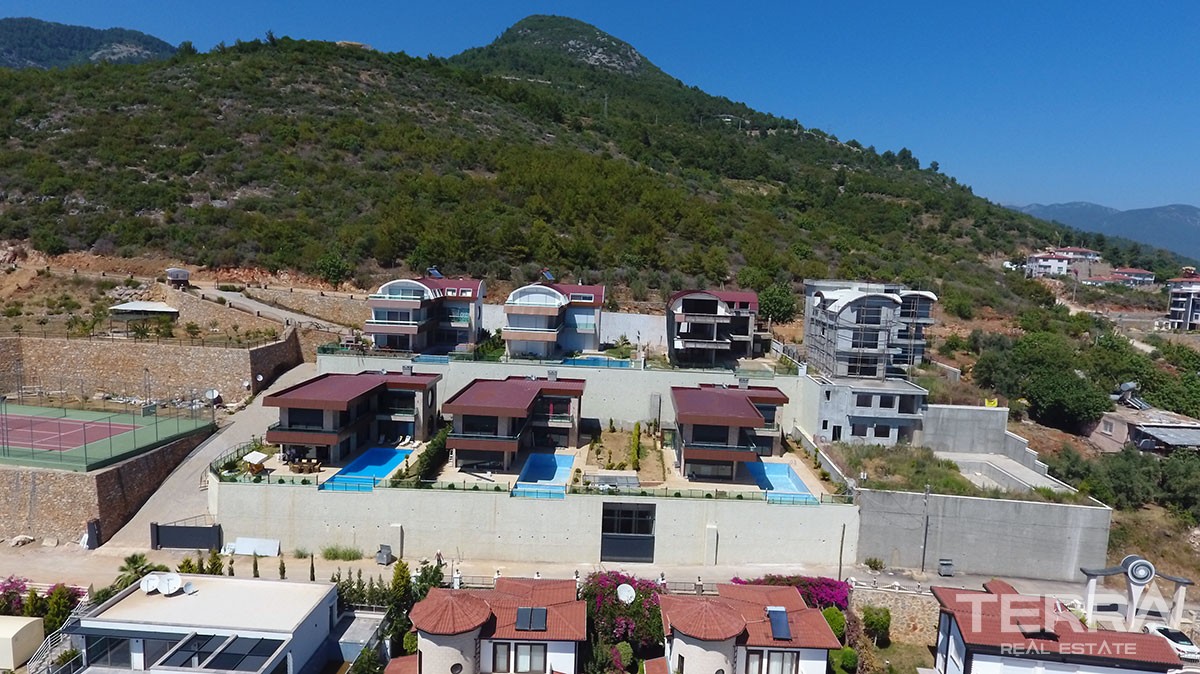 Villas for sale in Bektas, Alanya with pool & garage - 9546