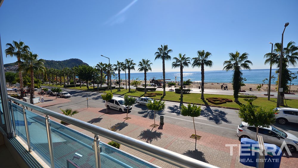 Seafront apartment for sale in Alanya at the Cleopatra Beach