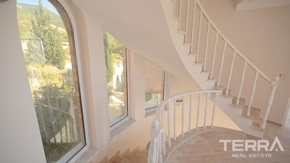 Villa zu verkaufen mit Panoramablick in Oba, Alanya - 9682