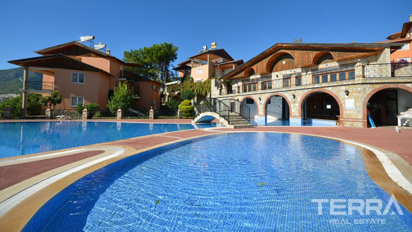 Villa zu verkaufen mit Panoramablick in Oba, Alanya
