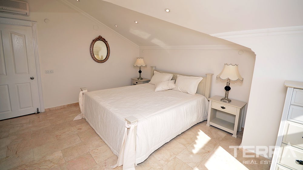 Sea view penthouse for sale in Cikcilli, Alanya - 10126