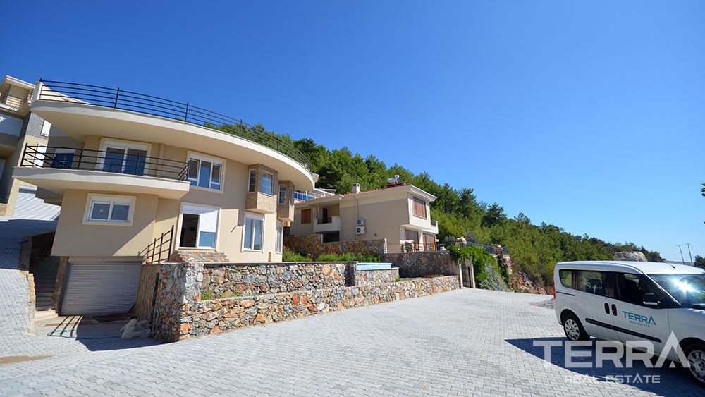 Seaview villa for sale in Alanya City with swimming pool - 10340