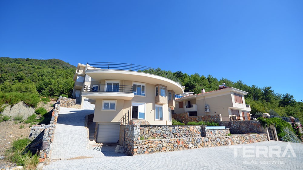 Seaview villa for sale in Alanya City with swimming pool - 10341