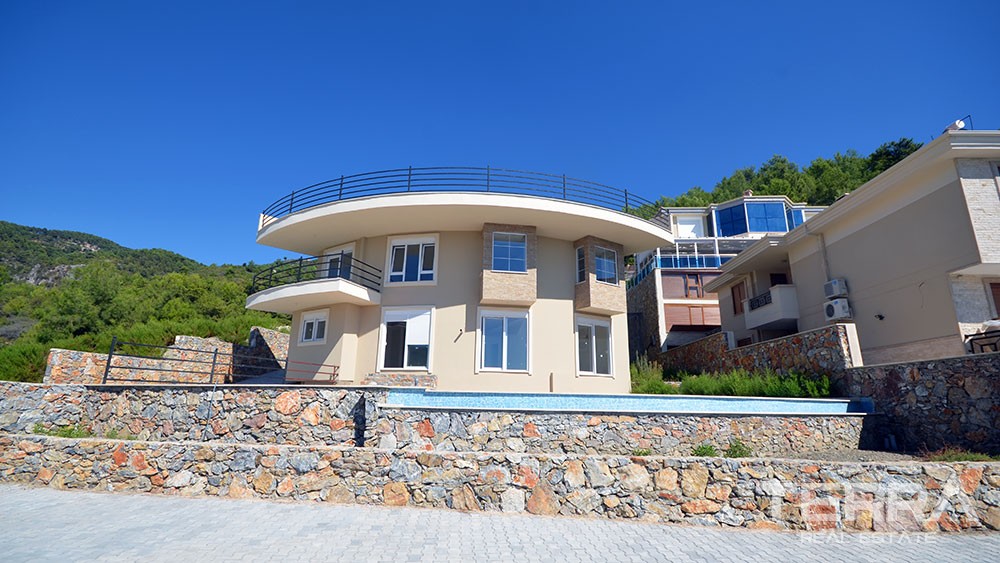 Seaview villa for sale in Alanya City with swimming pool - 10342