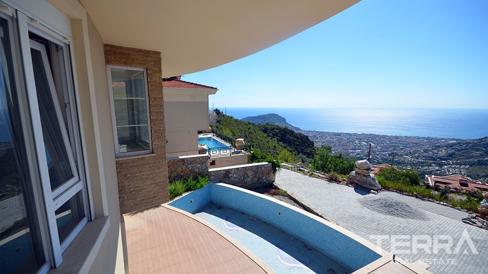 Seaview villa for sale in Alanya City with swimming pool - 10355