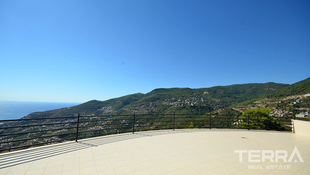 Seaview villa for sale in Alanya City with swimming pool - 10356
